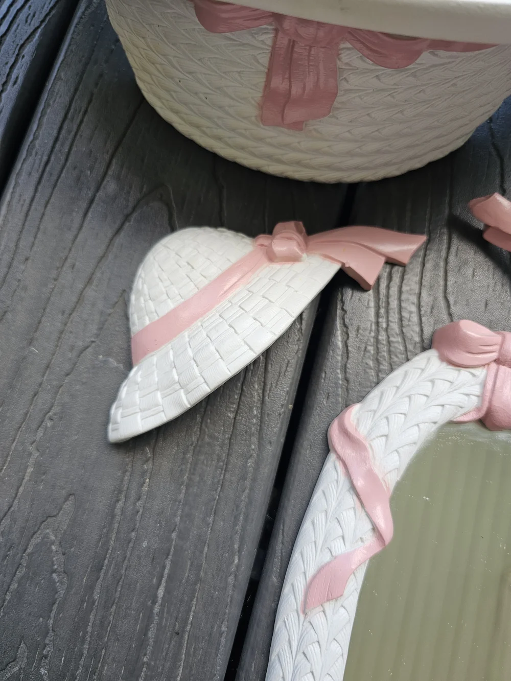 Homco Home Interiors White & Pink Wicker Mirror Basket Hat Wall Hanging Set